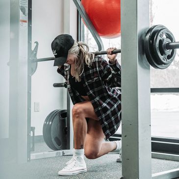  Smith machine bar includes built-in hooks that engage with a simple twist of the wrists.