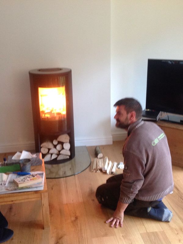 Contura 510 Style with Rear Flue connection to existing Chimney. 5kw Nominal output and can Heat a r