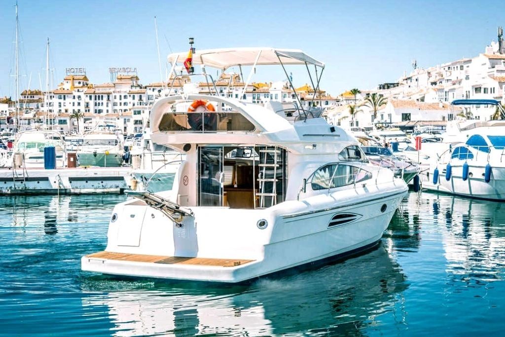 Astondoa 40 Marbella Puerto Banús Spain yacht charter