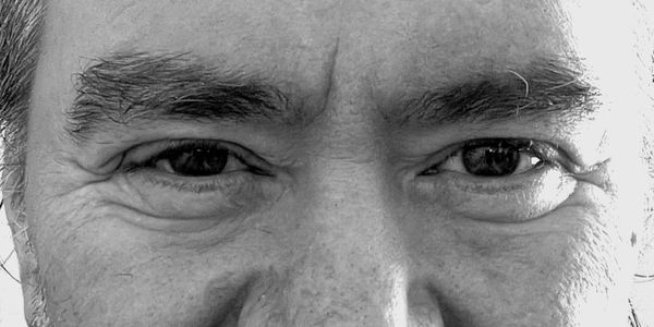 Robbie Mackenzie spiritual trance medium and healer. 