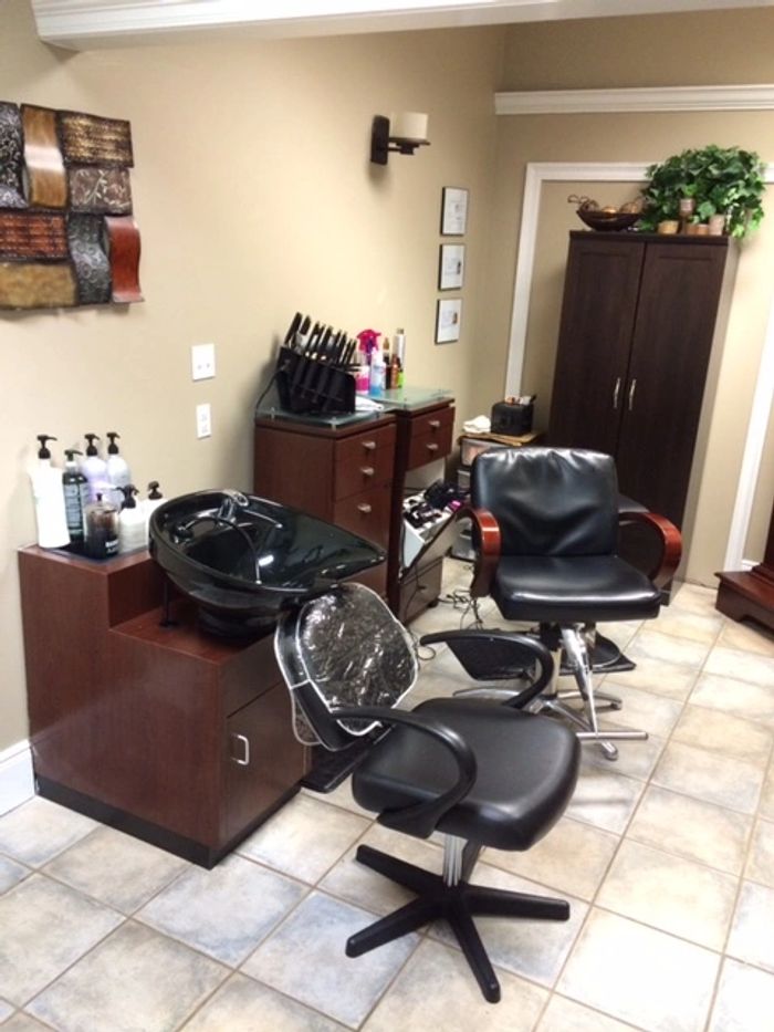 Glam Suite is a hair salon located in a private salon suite in New Orleans Louisiana. 