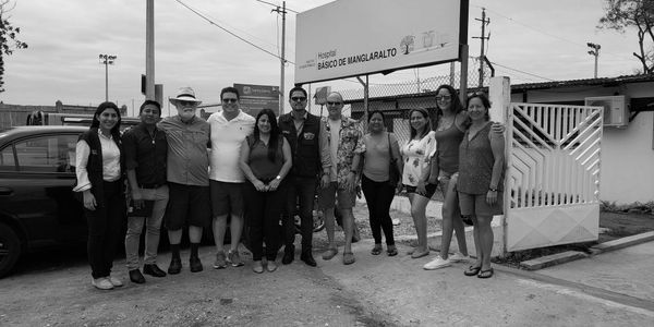 Group photo of the initial meeting with community members to discuss the feasibility of an ambulance