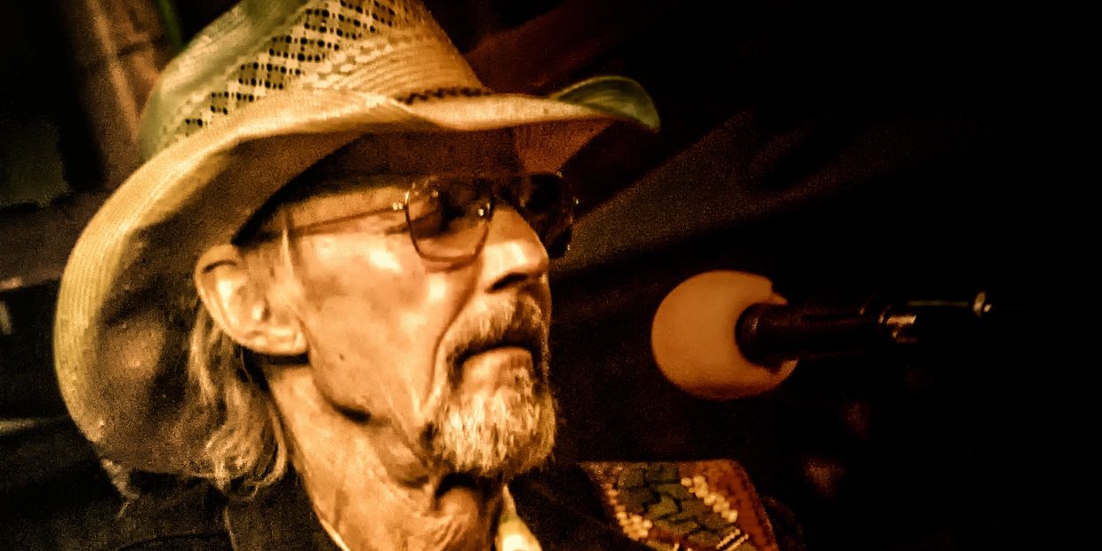 Kenny is a legendary slide blues player, who started performing with RL Burnside in 1971.