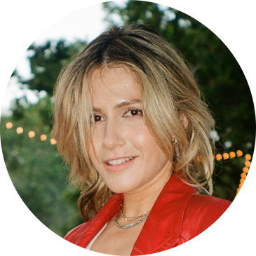 My name is Erin and I’ve been in the world of fitness for 15 years. I’m passionate about all kinds o