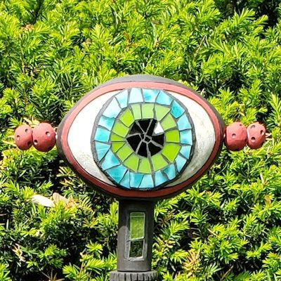 Eye Totem. Ceramic, stained glass, mirror, mosaic.