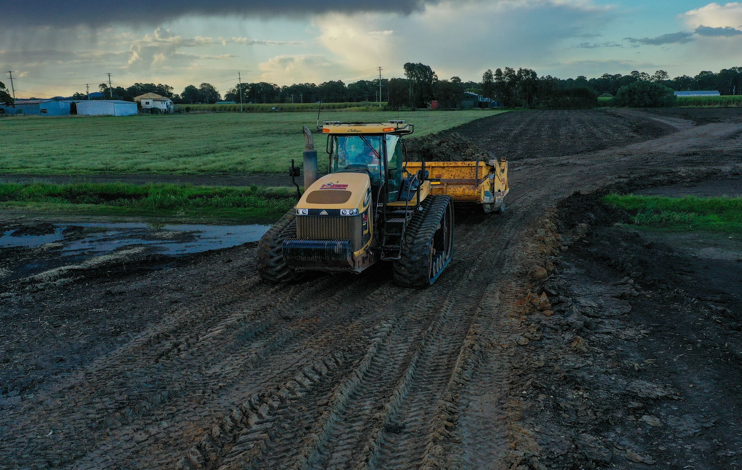 Tracked tractor scraper