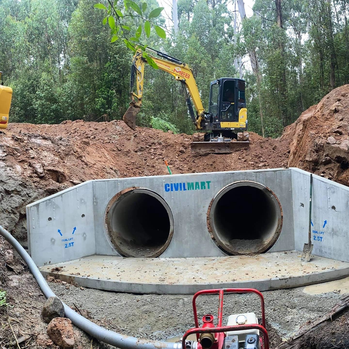 Civil construction equipment