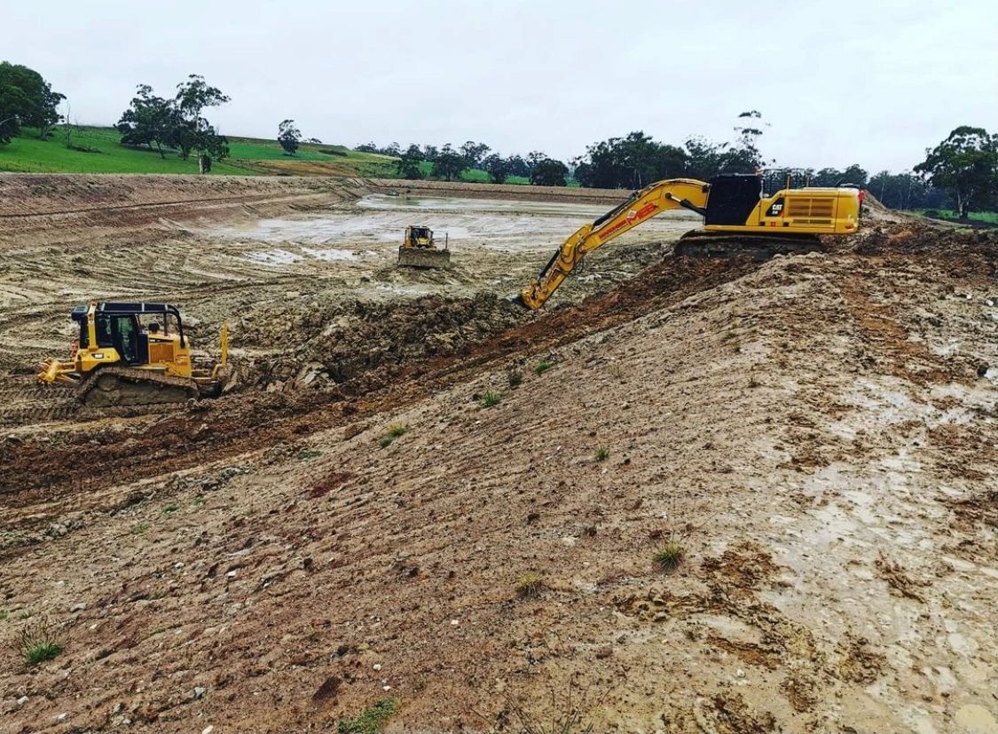 Earthmoving machinery