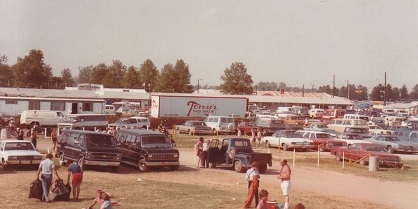 1980s throwback: ice-cold drinks, old cars, and the roar of the Indy 500 down the road.