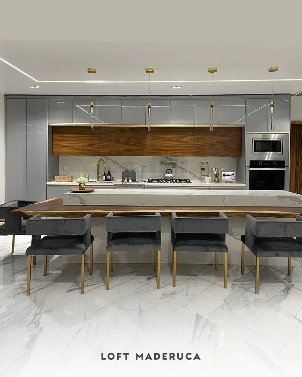 Cocina gris y dorado