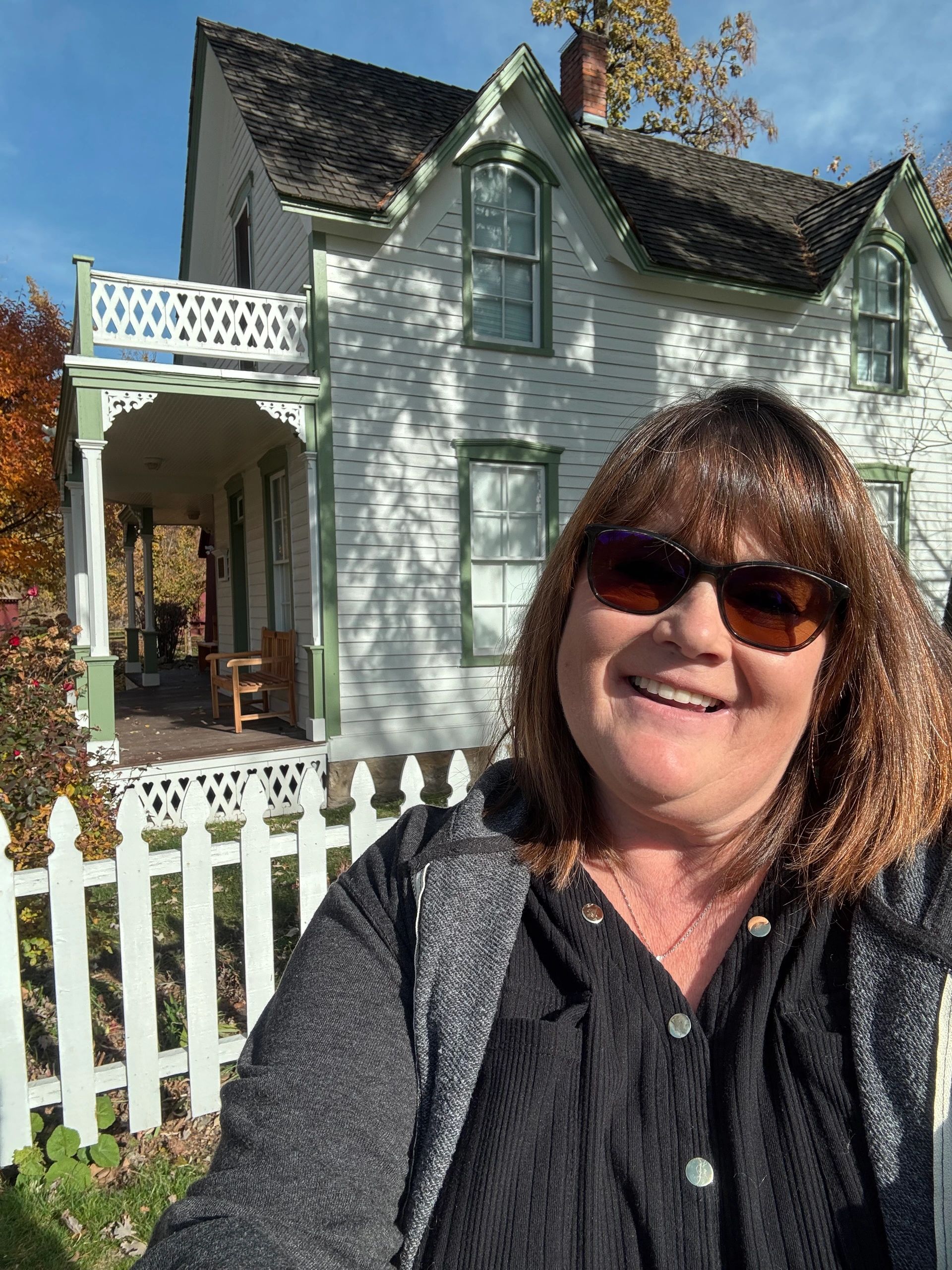 Portrait of myself at plein air painting location 