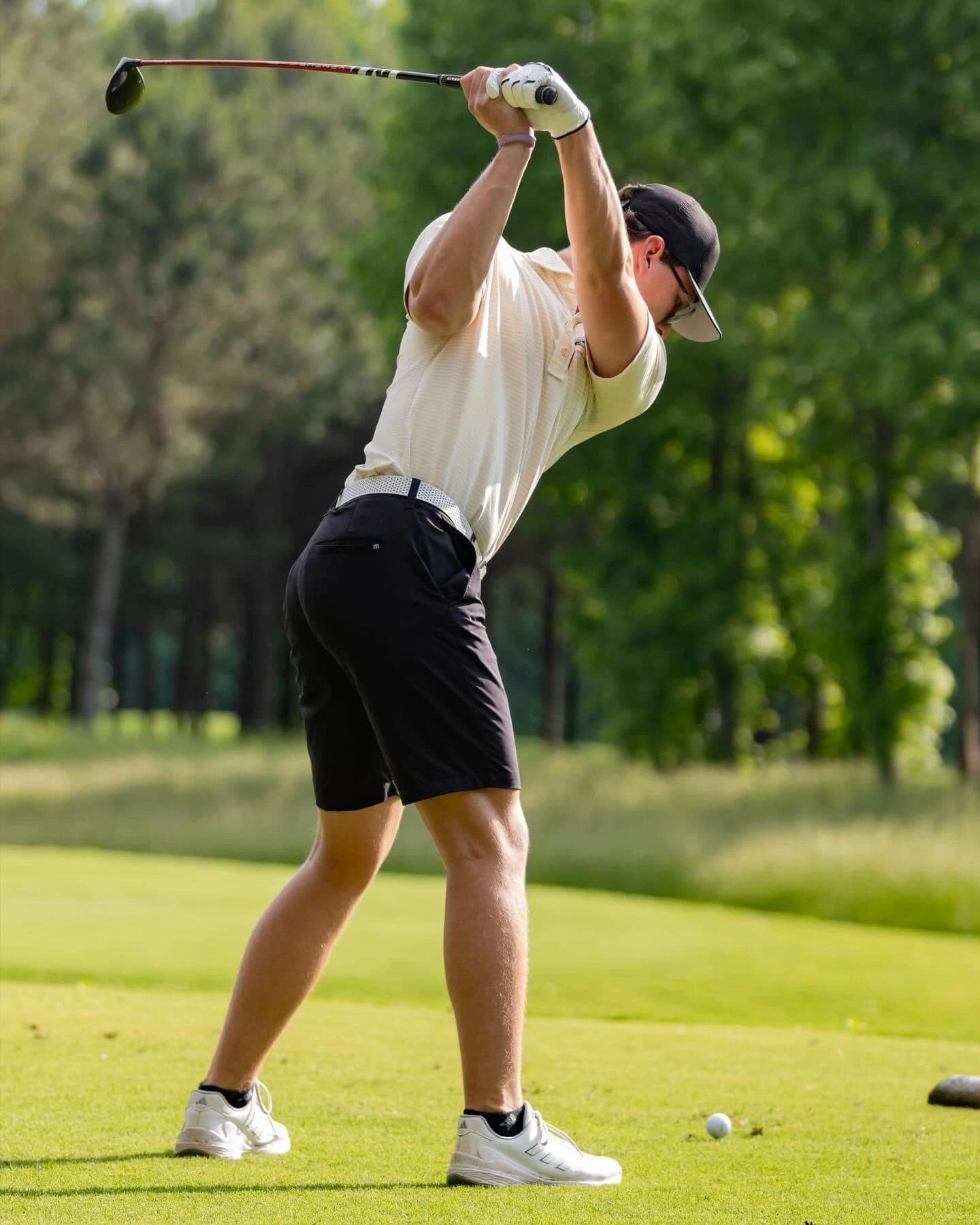 Willem mid-swing