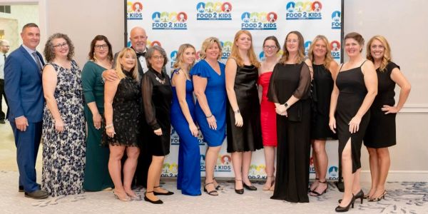 Group photo of Food 2 Kids 2025 Gala