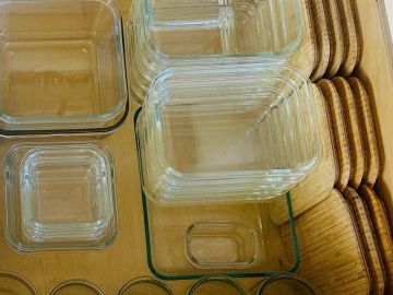 Stacked glass containers and wooden plates.