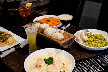 Fettuccine Alfredo with Shrimp, Tortellini with Green Pesto, Penne alla Vodka, and drinks.