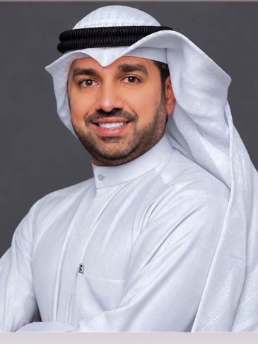 Man in traditional Middle Eastern attire smiling.