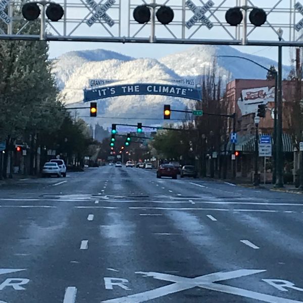 6th Street in Grants Pass at 8am on a Saturday in March 2018.