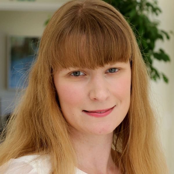 A photo of Dr Samantha Davey.