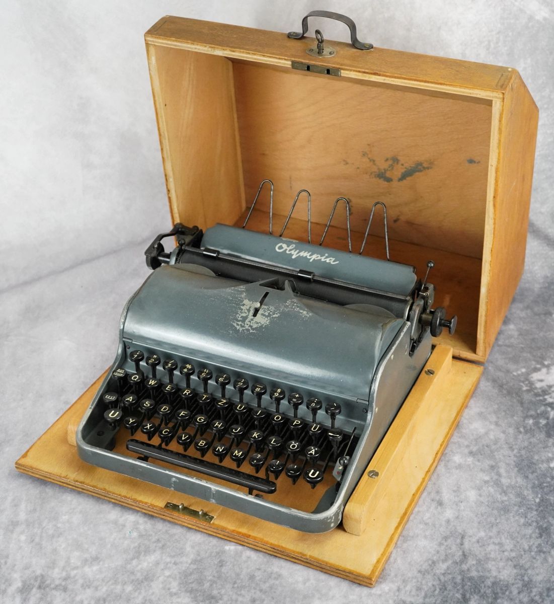 SS Typewriter by Olympia