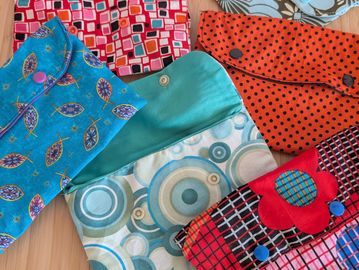 Lined purses with snap fastenings. Can be made to match the Prezziesax tote. 