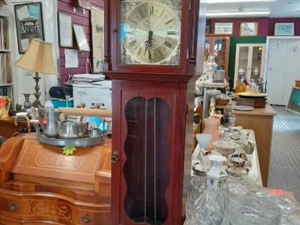 The vintage store sells old clocks 