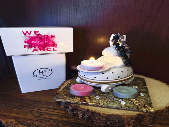 April Gemstones
Diamonds
White Sapphire
White Topaz
Quartz
Bloodstone
Opal
