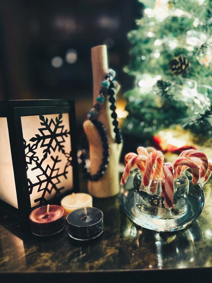 December Gemstones
Turquoise - Lapis Lazuli - Bloodstone
also Tanzanite, & Blue Zircon