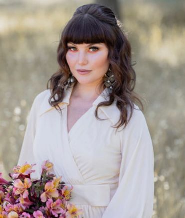 1970s bridal makeup look, melding nostalgia with the now. 