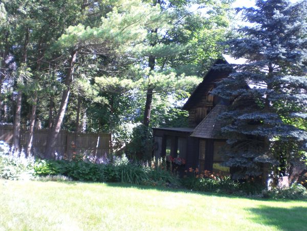 Charming Essex Cottage: Walk to Lake & Downtown
