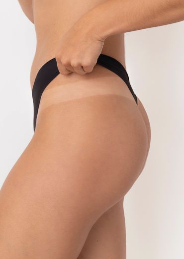 Nuda's Latte, light spray tan. 8 to 12 hours rinse  time.