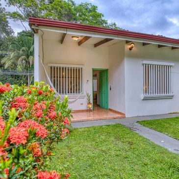 Surf House, waking distance to the beach