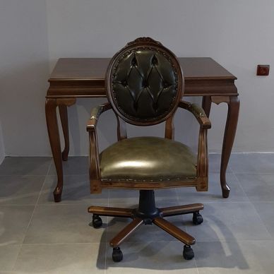 Ahşap Çalışma Masası ve Madalyon Ahşap Çalışma Sandalyesinde İstediğiniz Renk Seçimi Yapılabilir