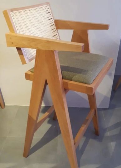 Ahşap Bar sandalyesi modelleri için mağazamızı ziyaret edebilirsiniz.