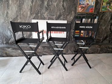 Rejisör Yönetmen koltuğu kayın ağacından imal edilmektedir.