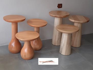 Ahşap Mantar sehpa takımlarında özel renk seçenekleri mevcuttur.