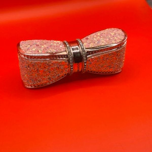 "Dress your pout to impress! 