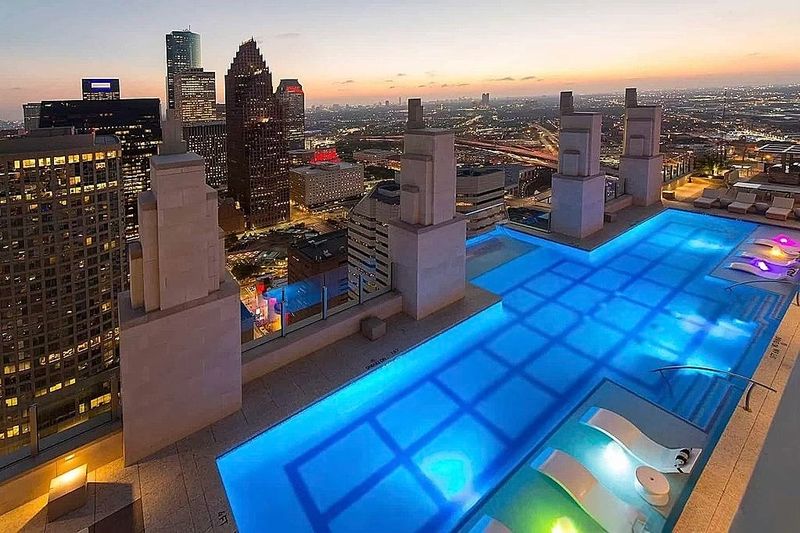 imgi_4_02-Dusk-Sky-Pool.jpeg