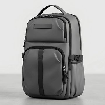 Mochila gris moderna con múltiples compartimentos.