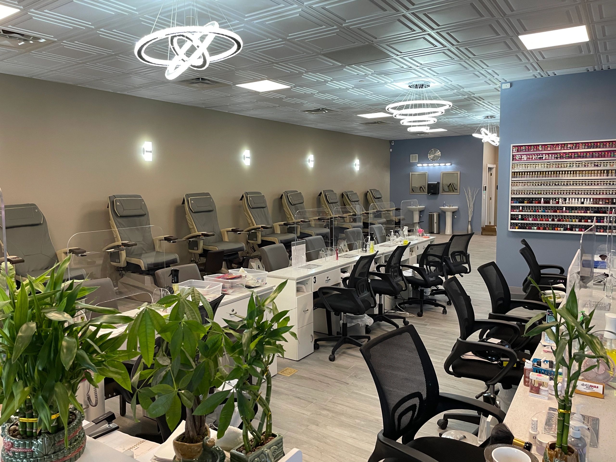 Lavish Nails & Lashes