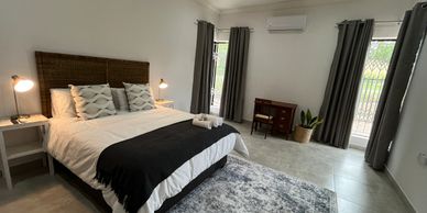 Work-friendly Comfort Queen—queen bed, desk, twin windows for daylight, bar-fridge.