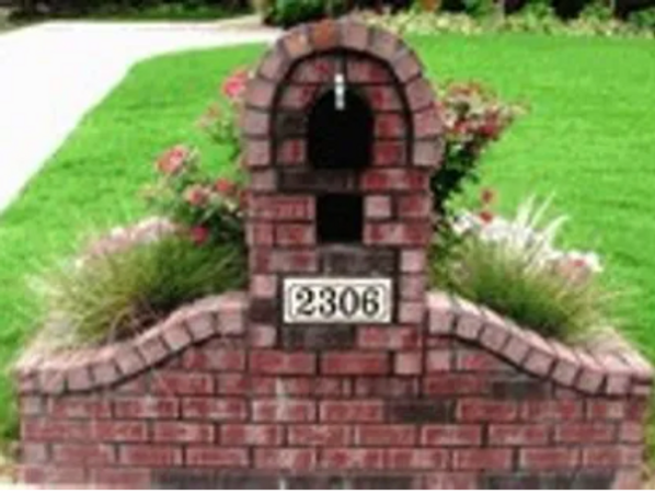 MAILBOXES W/ FLOWER POTS