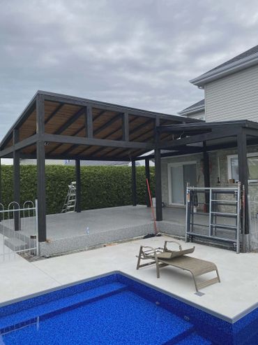 Solarium durable pour un espace extérieur lumineux et protégé.