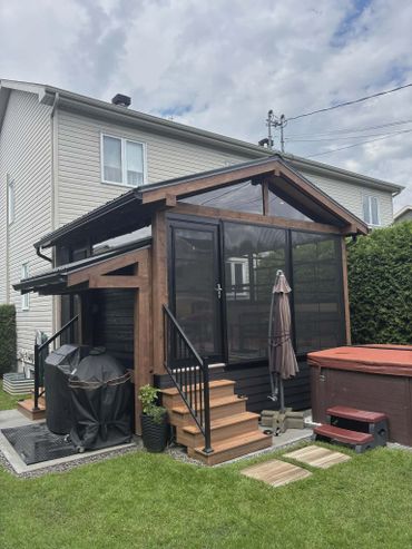 Solarium durable pour un espace extérieur lumineux et protégé.