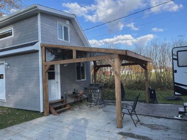 Solarium durable pour un espace extérieur lumineux et protégé.