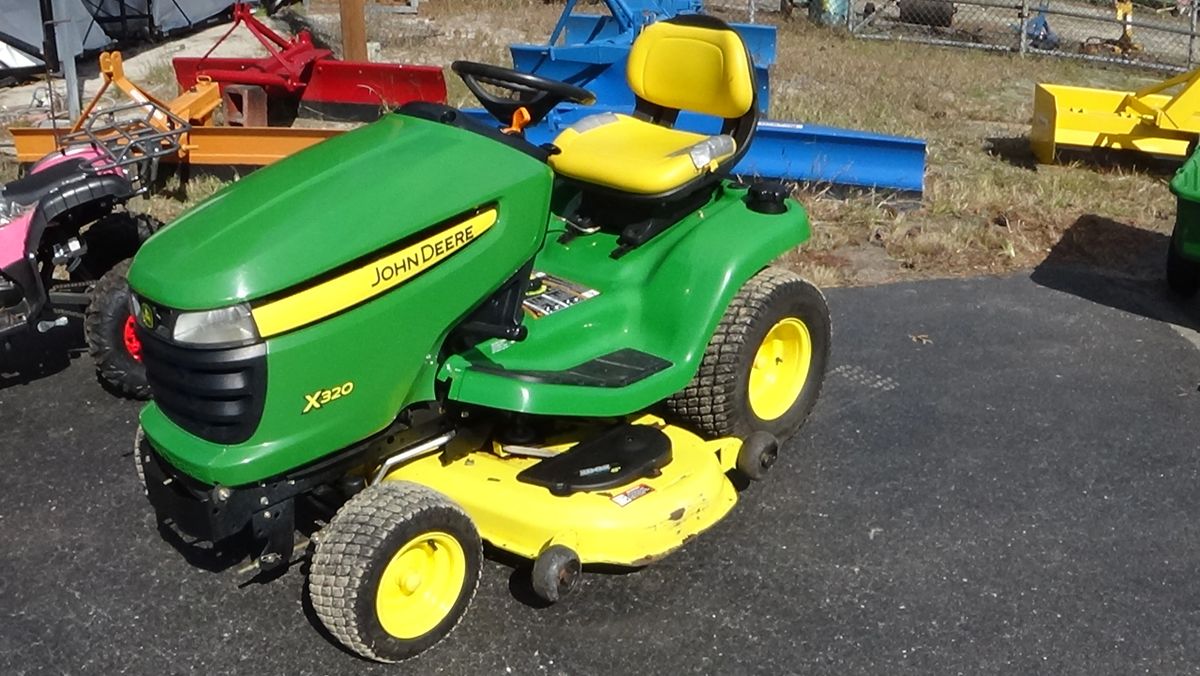 John Deere X320