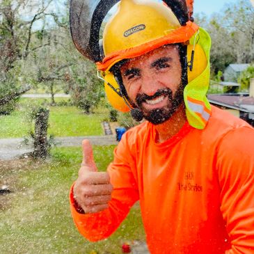 H&M Tree Service employee in Lutz, FL, dedicated to quality tree care and customer satisfaction.