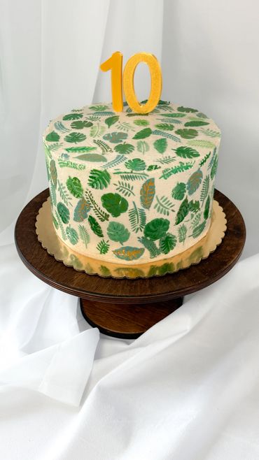 Kids custom cake design Sister Bay bakery