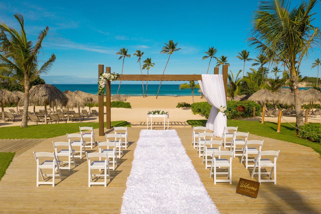 An outdoor wedding at Dreams Macao Beach Punta Cana