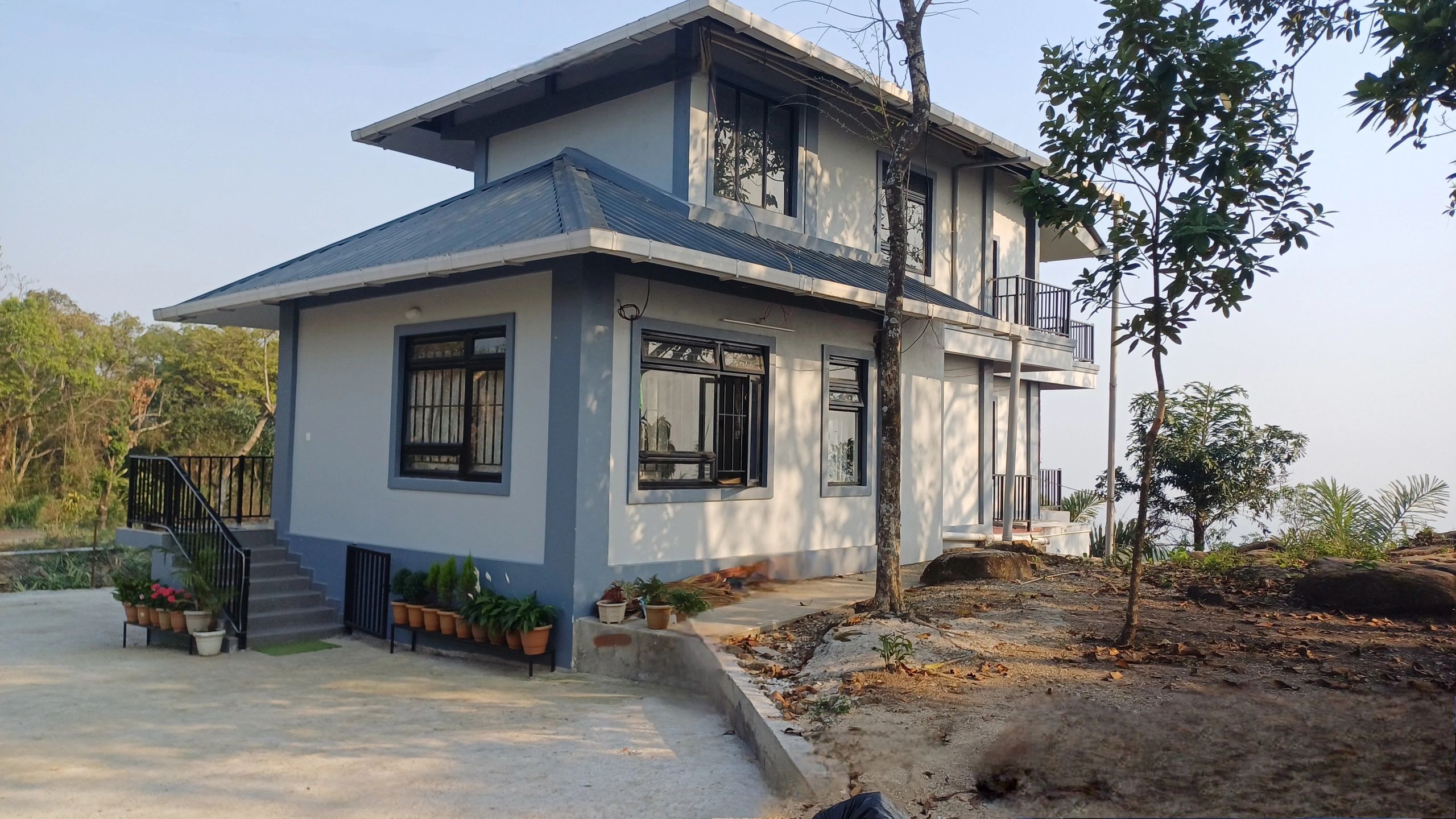 HILL TOP D. L. Homestay