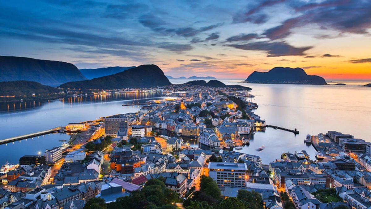 Ålesund Art Nouveau city panorama